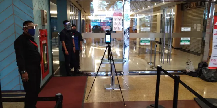 PENGUKURAN SUHU TUBUH DENGAN FACE RECOGNITION TERMINAL